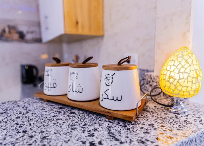 شقة Spacious And Chic 3 Bedroom Beautiful Rooftop Terrace Great Location To Explore *