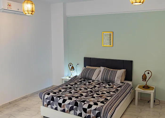 شقة Spacious And Chic 3 Bedroom Beautiful Rooftop Terrace Great Location To Explore *