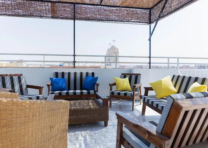 شقة Spacious And Chic 3 Bedroom Beautiful Rooftop Terrace Great Location To Explore *