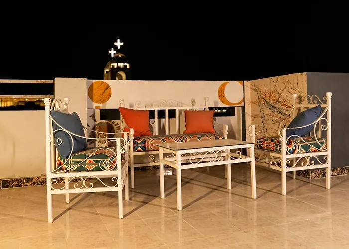شقة Spacious And Chic 3 Bedroom Beautiful Rooftop Terrace Great Location To Explore *