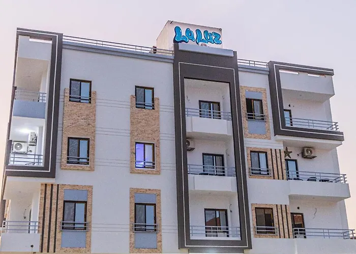 Spacious And Chic 3 Bedroom Beautiful Rooftop Terrace Great Location To Explore